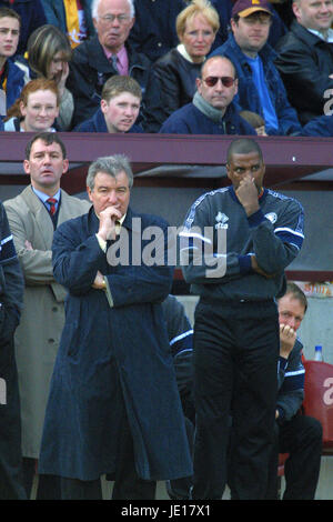 B ROBSON T VENABLES V ANDERSON MIDDLESBROUGH FC 05 Maggio 2001 Foto Stock