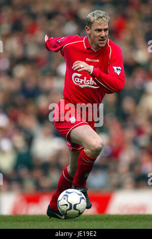 STEPHANE HENCHOZ Liverpool FC LIVERPOOL ANFIELD 23 Febbraio 2002 Foto Stock