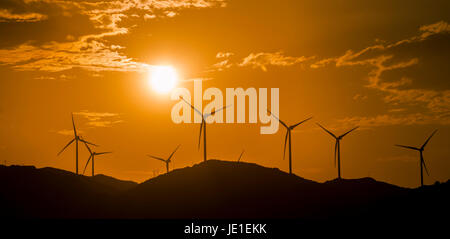 Il potere di vento turbine in La Rumorosa Baja California. Messico Foto Stock