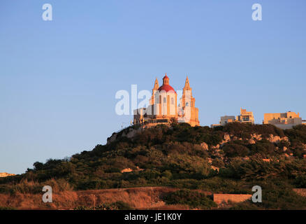 La chiesa di Nostra Signora della Vittoria, Mellieha, Malta al tramonto Foto Stock