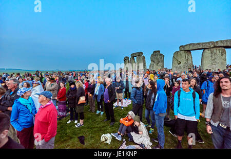 Stonehenge Solstizio d'estate Tour Sunrise 21 Giugno 2059 Foto Stock