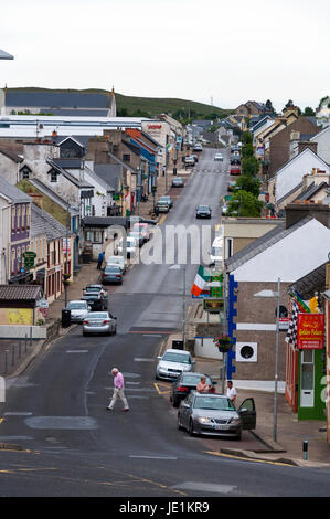 Strada principale di Dungloe, County Donegal, Irlanda Foto Stock