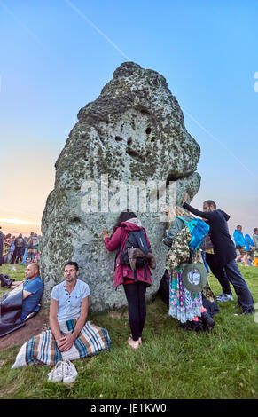 Stonehenge Solstizio d'estate Tour Sunrise 21 Giugno 2085 Foto Stock