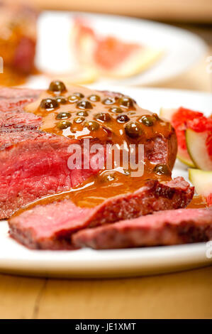 Carni bovine il filet mignon con peppe verde salsa cremosa ou poivre vert Foto Stock