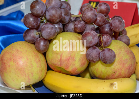 Apple, il banna ans uve su una piastra per il deserto Foto Stock