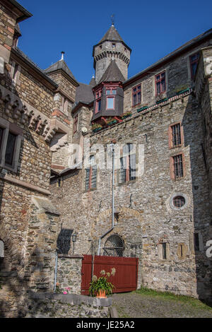 Gut erhaltene Festung an der Lahn Foto Stock