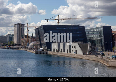 Dänische königliche Bibliothek am Kanal zum Kopenhagener Hafen Foto Stock