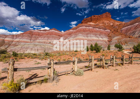 Paria Movie set, Paria River Valley, Utah, Stati Uniti d'America. Filmkulisse in mehreren Western zwischen 1963 und 1976. Paria Movie set, Paria River Valley, Utah, Stati Uniti d'America. Riprese in diversi film western dal 1963 fino al 1976. Foto Stock