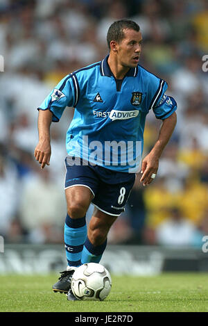 ALI BENARBIA Manchester City FC ELLAND ROAD LEEDS 17 Agosto 2002 Foto Stock