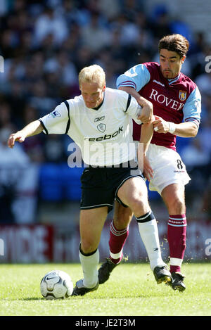 PER FRANDSEN JUAN PABLO ANGEL Bolton Wanderers V Aston Villa Reebok Stadium BOLTON 01 Settembre 2002 Foto Stock