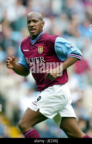 DION DUBLIN Aston Villa FC VILLA PARK BIRMINGHAM 06 Ottobre 2002 Foto Stock