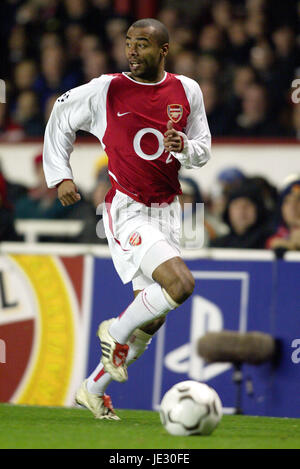 ASHLEY COLE Arsenal FC HIGHBURY Londra Inghilterra 10 Dicembre 2002 Foto Stock