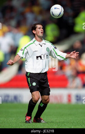 JACKIE MCNAMARA Glasgow Celtic FC FIRHILL STADIUM GLASGOW Scozia 24 Agosto 2002 Foto Stock