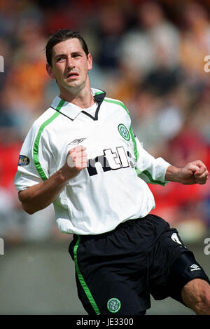 JACKIE MCNAMARA Glasgow Celtic FC FIRHILL STADIUM GLASGOW Scozia 24 Agosto 2002 Foto Stock