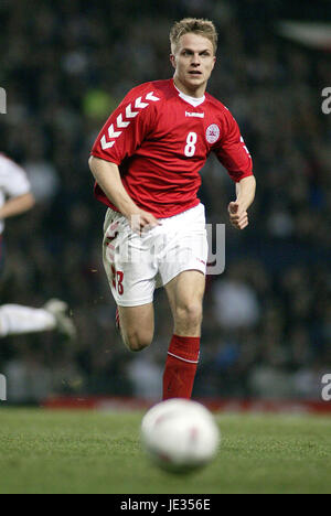 JESPER GRONKJAER DANIMARCA & Chelsea FC OLD TRAFFORD Manchester Inghilterra 16 Novembre 2003 Foto Stock