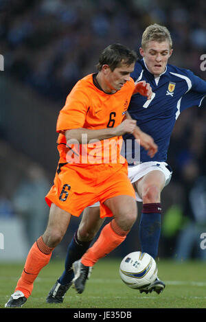 Filippo di COCU & DARREN FLETCHER SCOZIA V HOLLAND HAMPDEN PARK GLASGOW Scozia 15 Novembre 2003 Foto Stock