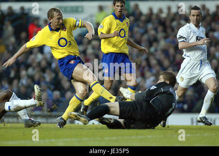 ROBINSON NEGA RAY PARLOUR LEEDS UNITED V Arsenal FC ELLAND ROAD LEEDS INGHILTERRA 01 Novembre 2003 Foto Stock