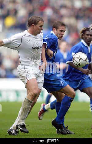 KEVIN DAVIS & MATTHEW UPSON BOLTON V Birmingham City Reebok Stadium Bolton Inghilterra 25 Ottobre 2003 Foto Stock