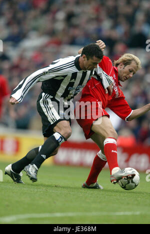 GARY SPEED & Gaizka MENDIETA MIDDLESBROUGH V NEWCASTLE UTD RIVERSIDE STADIUM MIDDLESBROUGH 19 Ottobre 2003 Foto Stock