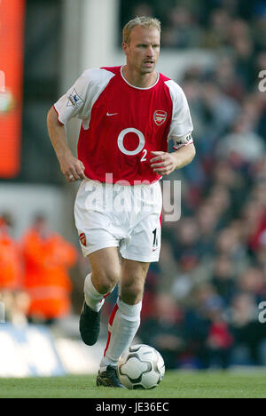 DENNIS BERGKAMP Arsenal FC HIGHBURY Londra Inghilterra 18 Ottobre 2003 Foto Stock