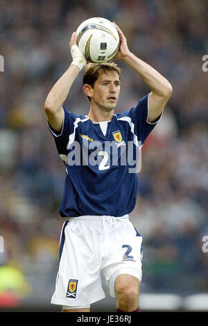 JACKIE MCNAMARA SCOZIA & Glasgow Celtic FC HAMPDEN PARK GLASGOW Scozia 11 Ottobre 2003 Foto Stock