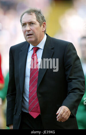 GERARD HOULLIER LIVERPOOL MANAGER VILLA PARK ASTON Birmingham Inghilterra 24 Agosto 2003 Foto Stock