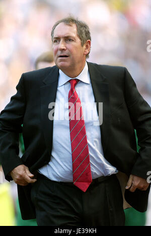 GERARD HOULLIER LIVERPOOL MANAGER VILLA PARK ASTON Birmingham Inghilterra 24 Agosto 2003 Foto Stock