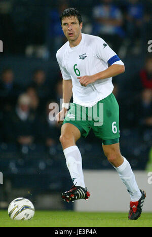 ALEKSANDER KNAVS SLOVENIA HAMPDEN PARK GLASGOW Scozia 08 Settembre 2004 Foto Stock