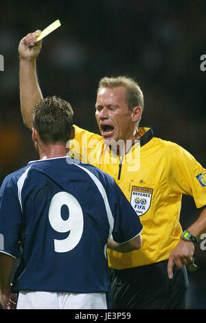 CLAUS BO LARSEN & PAUL DICKOV SCOZIA V SLOVENIA HAMPDEN PARK GLASGOW Scozia 08 Settembre 2004 Foto Stock