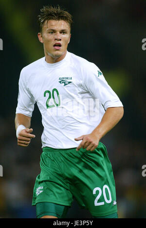 ZLATKO DEDIC SLOVENIA HAMPDEN PARK GLASGOW Scozia 08 Settembre 2004 Foto Stock