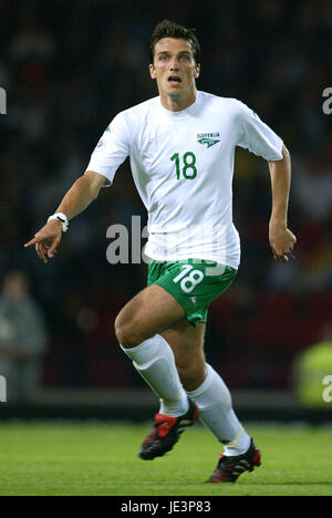 MILENKO ACIMOVIC SLOVENIA HAMPDEN PARK GLASGOW Scozia 08 Settembre 2004 Foto Stock