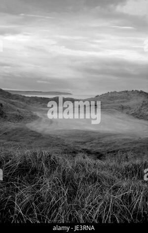 Vista del Ballybunion campo da golf links nella contea di Kerry Irlanda in bianco e nero Foto Stock