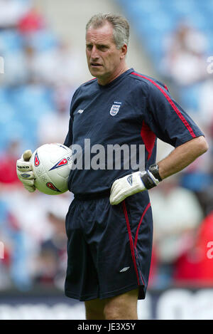 RAY CLEMENCE INGHILTERRA GOALKEEPING COACH City of Manchester Stadium Manchester Inghilterra 05 Giugno 2004 Foto Stock