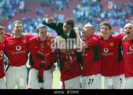 Il MANCHESTER UNITED CELEBRARE FA Cup vincitori Millenium Stadium Cardiff Galles 22 Maggio 2004 Foto Stock