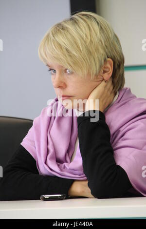 Mosca, Russia - 11 febbraio 2012. Politiche Evgeniya Chirikova. Conferenza sul set di osservatori alle elezioni. Hotel Izmailovo Foto Stock