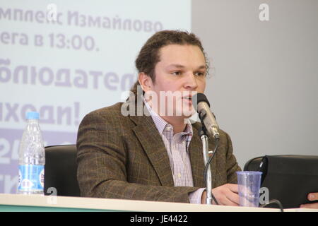 Mosca, Russia - 11 febbraio 2012. politico Michael Velmakin. Conferenza sul set di osservatori alle elezioni. Hotel Izmailovo Foto Stock