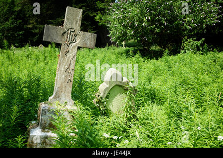 Cimitero nelle vicinanze del Llandaff Cathedral, Cardiff Foto Stock