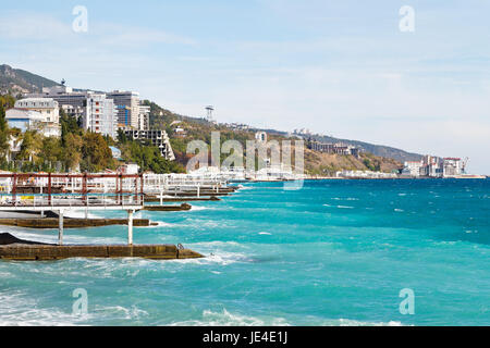 Vista di Massandra waterfront a Yalta, Crimea Foto Stock