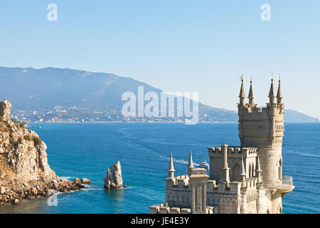 Swallow's Nest castle e rock Parus (VELA) sulla costa meridionale della Crimea e Mar Nero Foto Stock