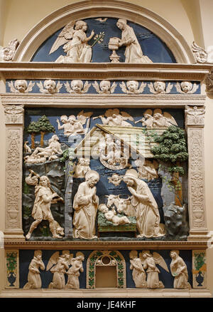 Italia Toscana Museo di Sansepolcro Piero della Francesca Natività e adorazione dei pastori. Bottega di Andrea della Robbia Foto Stock