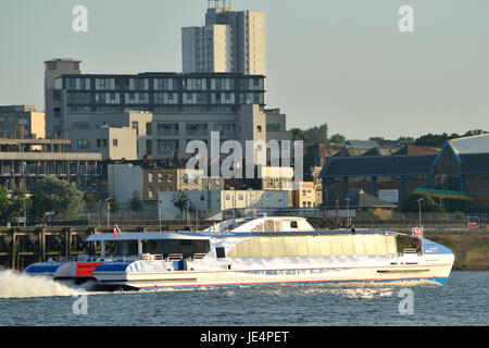 Clipper di mercurio la nuova aggiunta alla MBNA Thames Clippers flotta rende da nubile di arrivo a Londra Foto Stock