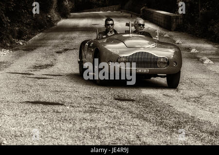 FIAT-Stanguellini 1100 S BARCHETTA ALA D'ORO su una vecchia macchina da corsa nel rally Mille Miglia 2017 il famoso storico italiano della gara (1927-1957) il 19 maggio Foto Stock