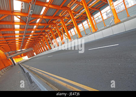 Interno della galleria urbana senza traffico Foto Stock