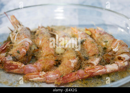 Dieta mediterranea e del cibo: shirimps sani al gratin Foto Stock