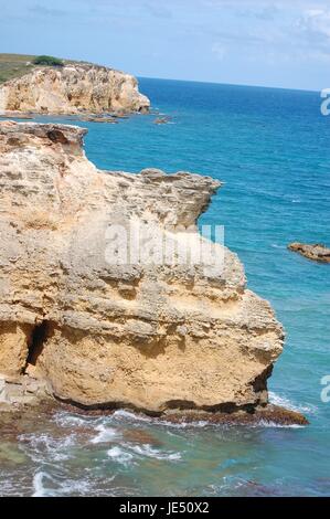 Coastal Cliff Edge in Cabo Rojo Puerto Rico Foto Stock