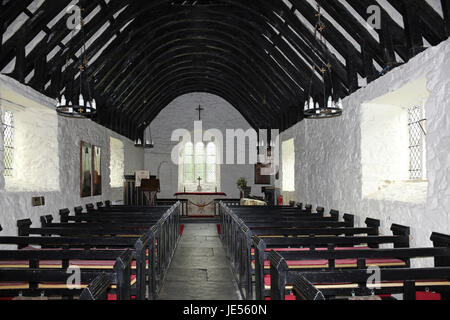 Interno della chiesa medievale di St Mary's, Caerhun, Galles Foto Stock