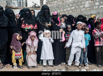 I musulmani partecipare alla processione Zefe durante il festival di Maulidi, la nascita del profeta Maometto, isola di Lamu, Kenya, Africa orientale Foto Stock