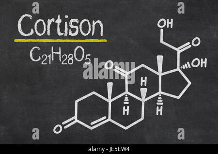 Schiefertafel mit der chemischen Formel von Cortison Foto Stock