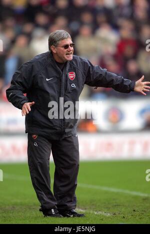 PAT arsenale di riso ASSISTANT MANAGER JJB Stadium WIGAN INGHILTERRA 19 Novembre 2005 Foto Stock