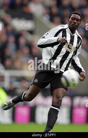 SHOLA AMEOBI Newcastle United FC St James Park Newcastle Inghilterra 23 Ottobre 2005 Foto Stock